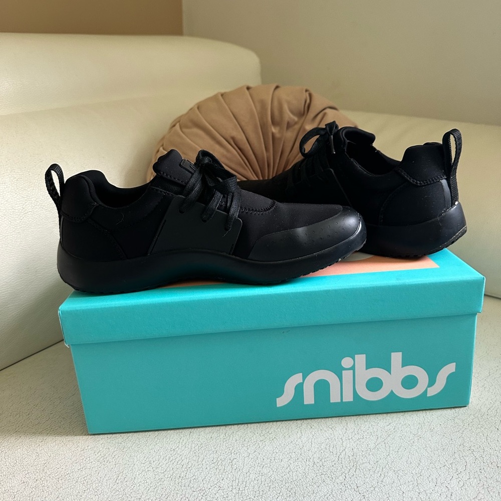 !WORN ONCE! NON SLIP “Snibbs” work shoes